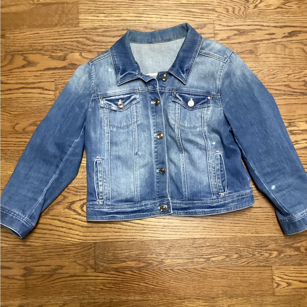 White House Black Market Cropped denim jacket. Size Small - Picture 3 of 6